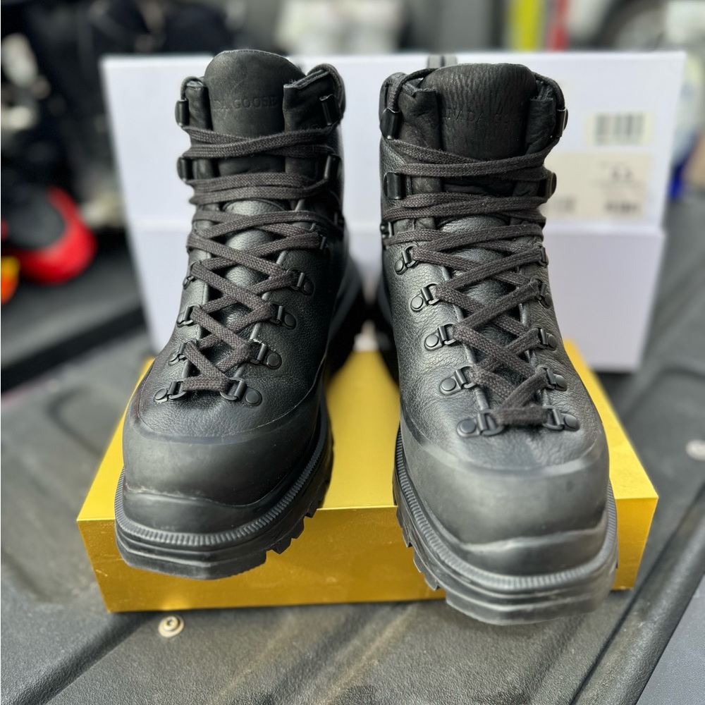 Canada Goose Men’s Journey Boots, size 9.5 US